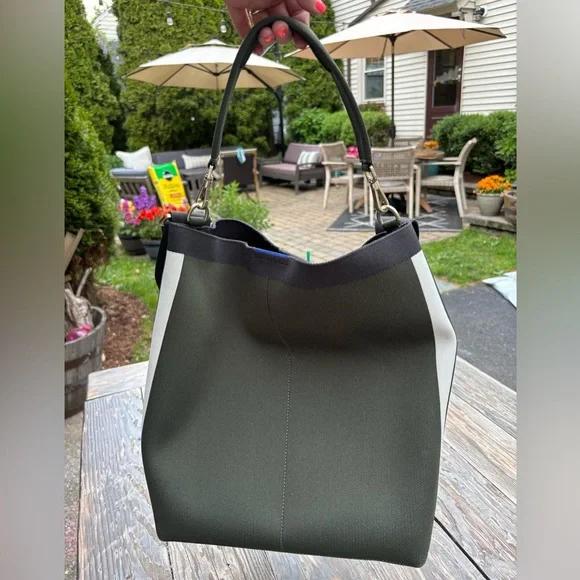 Like New- Rothy’s Bucket Bag - Picture 4 of 8